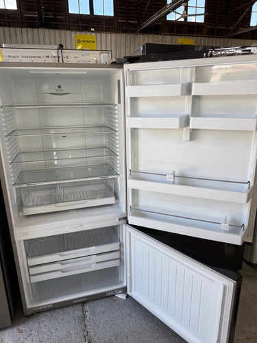 Factory second Fisher & Paykel RF522BRPB6 494-liter bottom mount refrigerator-freezer - Second Hand Appliances Geebung
